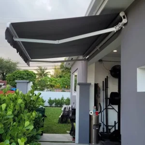 bằng cách di chuyển một vật chỉ thị
